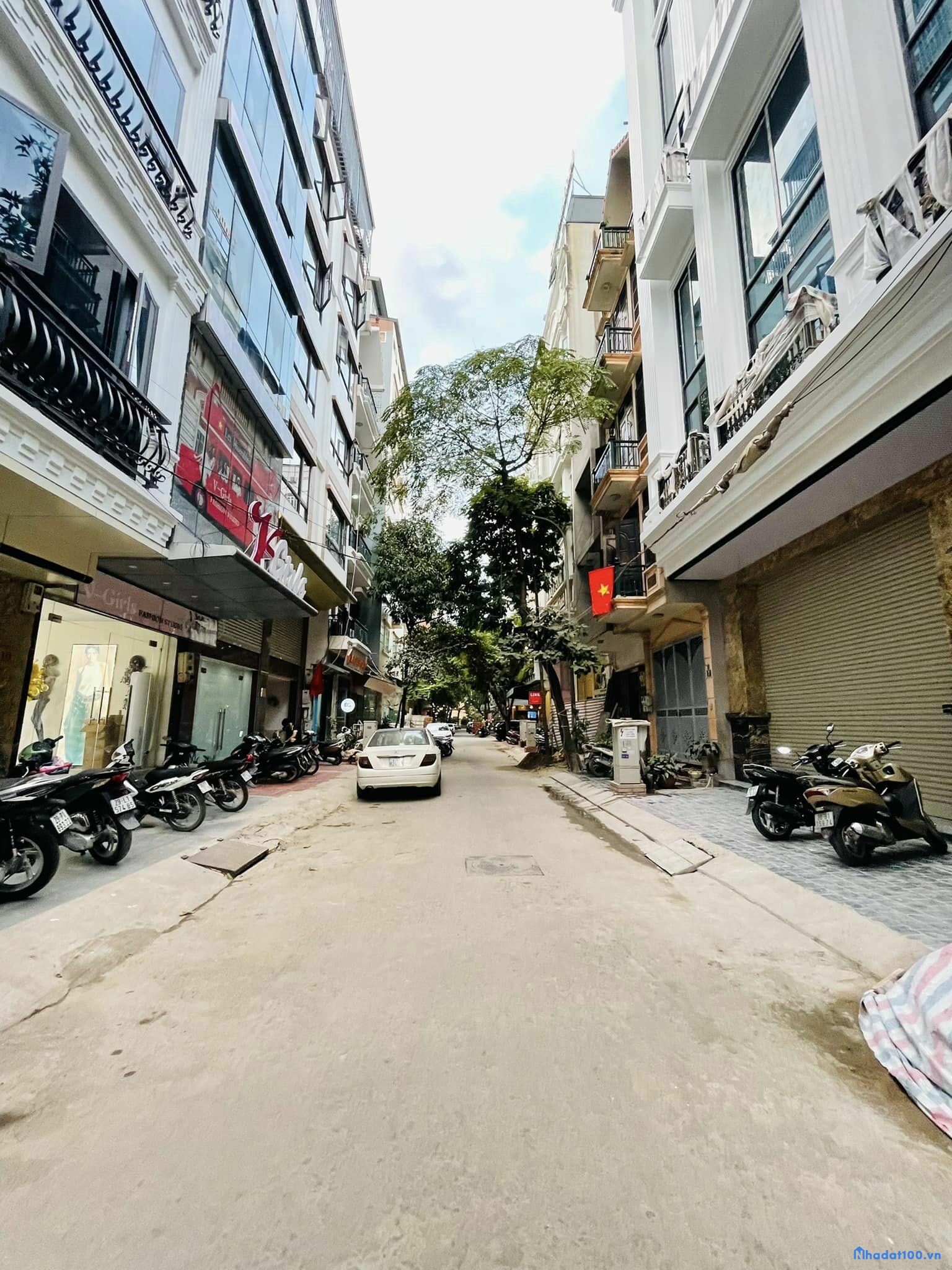 Bán nhà Nguyễn Hoàng mặt đường thang máy, có hầm gửi xe, mặt tiền khủng, kinh doanh sầm uất